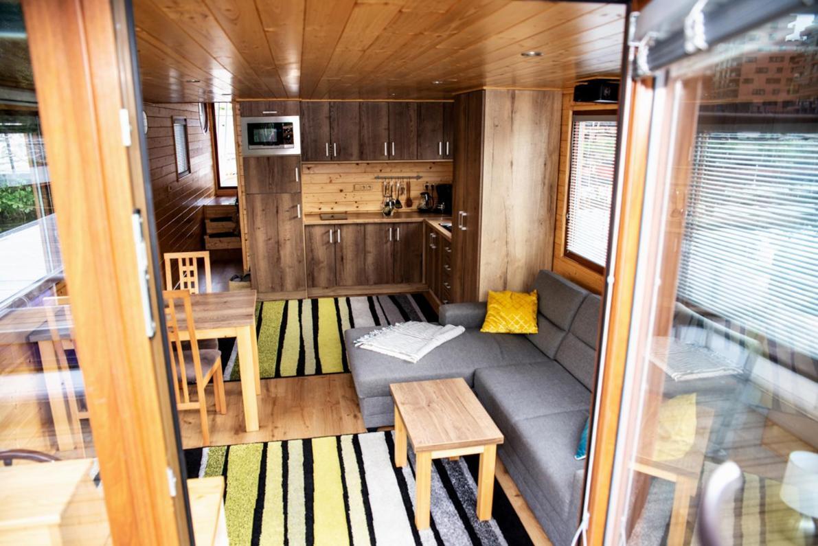 Houseboat Bonanza Prague Hotel Exterior photo