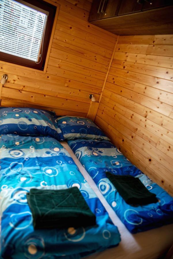 Houseboat Bonanza Prague Hotel Exterior photo