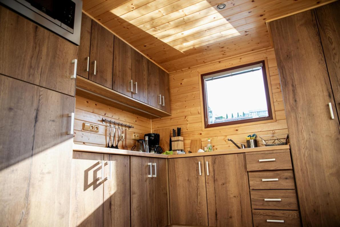 Houseboat Bonanza Prague Hotel Exterior photo