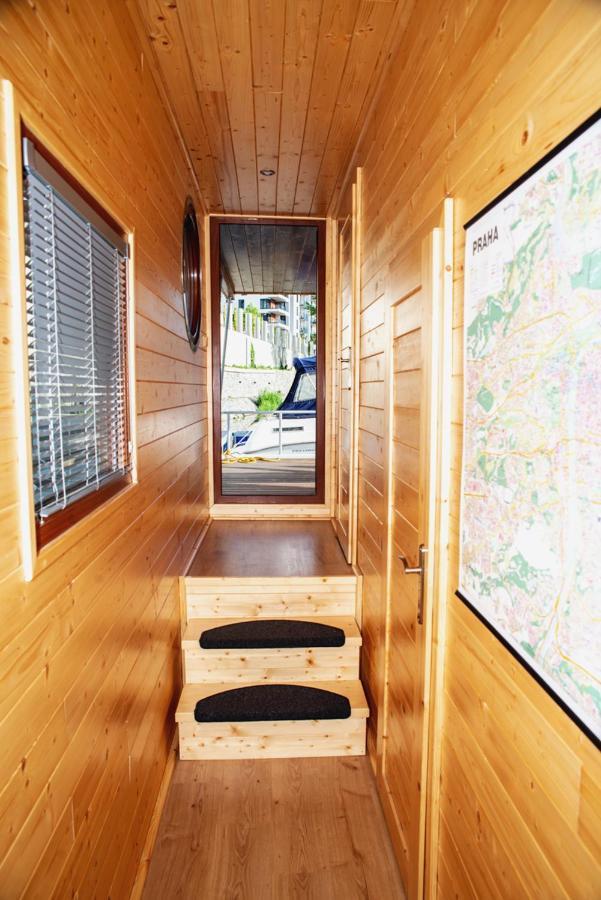 Houseboat Bonanza Prague Hotel Exterior photo